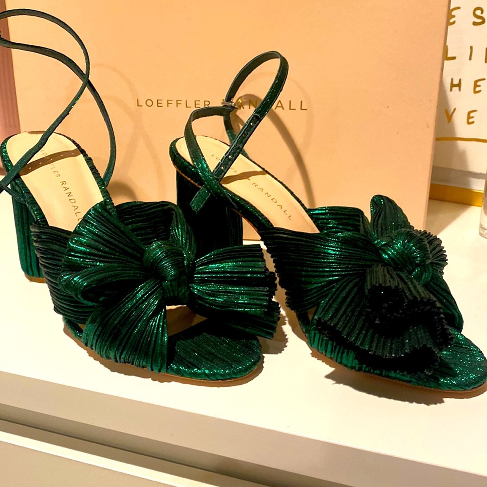 Stunning green heels